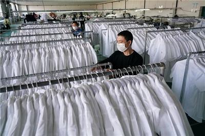 河北巨鹿 扶貧“微工廠”馬力全開趕訂單，服裝產業托起穩穩的幸福